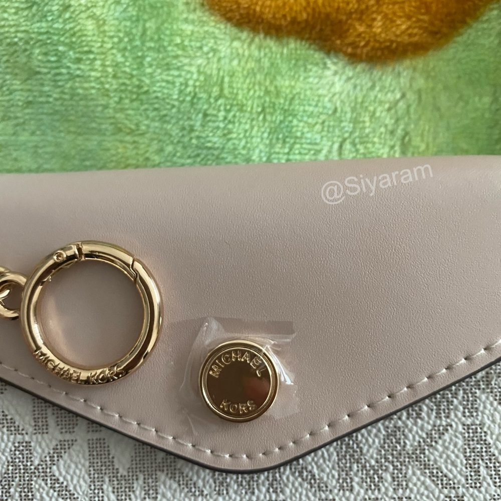 Michael Kors coin purse - Picture 6 of 7